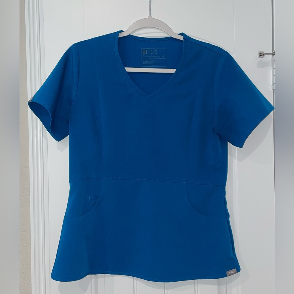 Alpine blue figs scrub top
